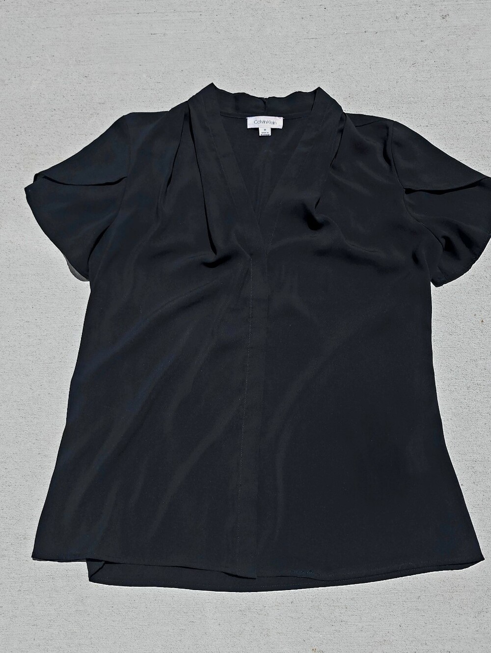 Calvin Klien Womens Flowy Black V-Neck Blouse Short Petal Sleeve Size Medium